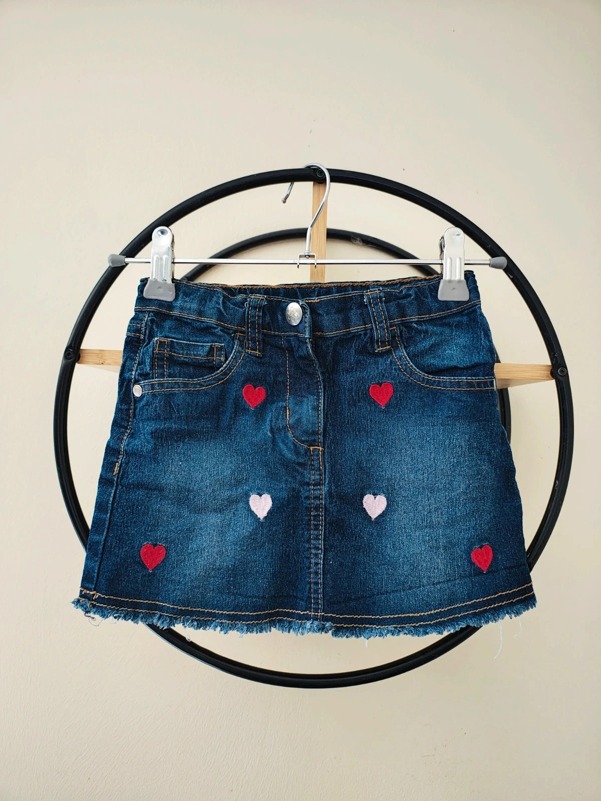 6 ans jupe en jean coeur brodé Lili marelle ( taille 5 6 ans)